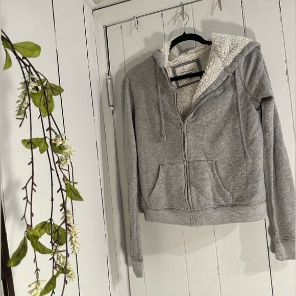 Abercrombie and Fitch zip up Sherpa - Picture 1 of 5